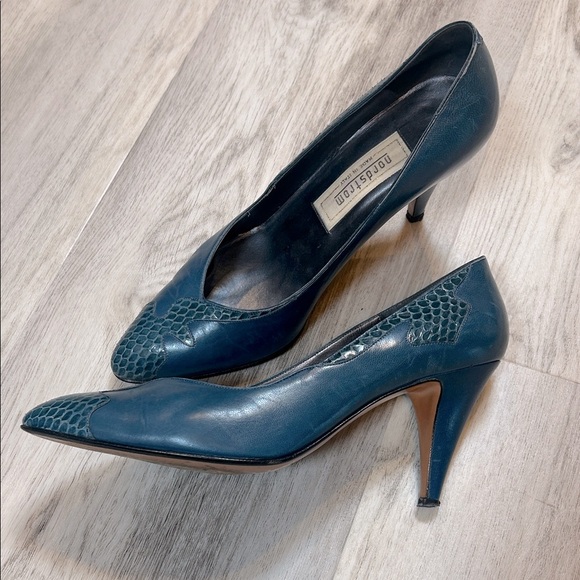 Vintage Nordstrom Italian Made Leather Heels Deep Blue Snakeskin Detail Pumps - Picture 1 of 10